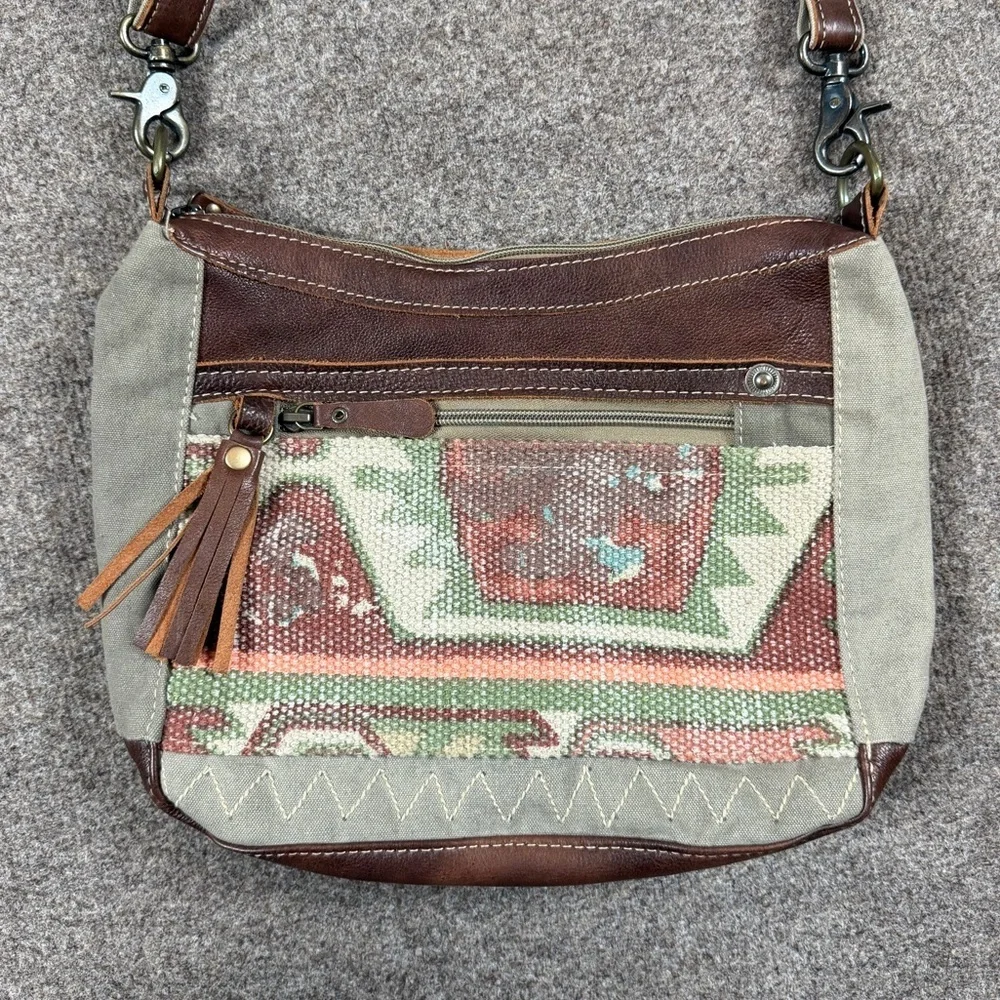 Myra Bag bag shows